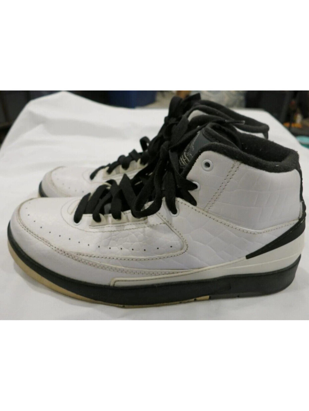 Nike Air Jordan Retro 2 Wing It White Black Athletic Shoes Size 6.5y 834283-103
